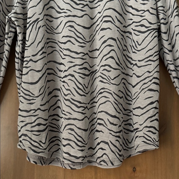 Jane + Delancey waffle knit Zebra Animal Print Button Up long Sleeve Shirt cozy - Picture 5 of 10